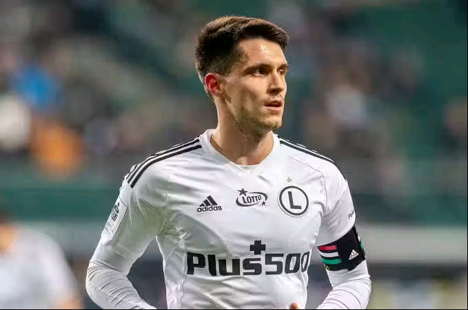 „Chcę tu zostać na 100 procent” – Bartosz Kapustka podpisuje nowy kontrakt, z pasją i dumą wiąże się z Legią Warszawa na dłuższą metę