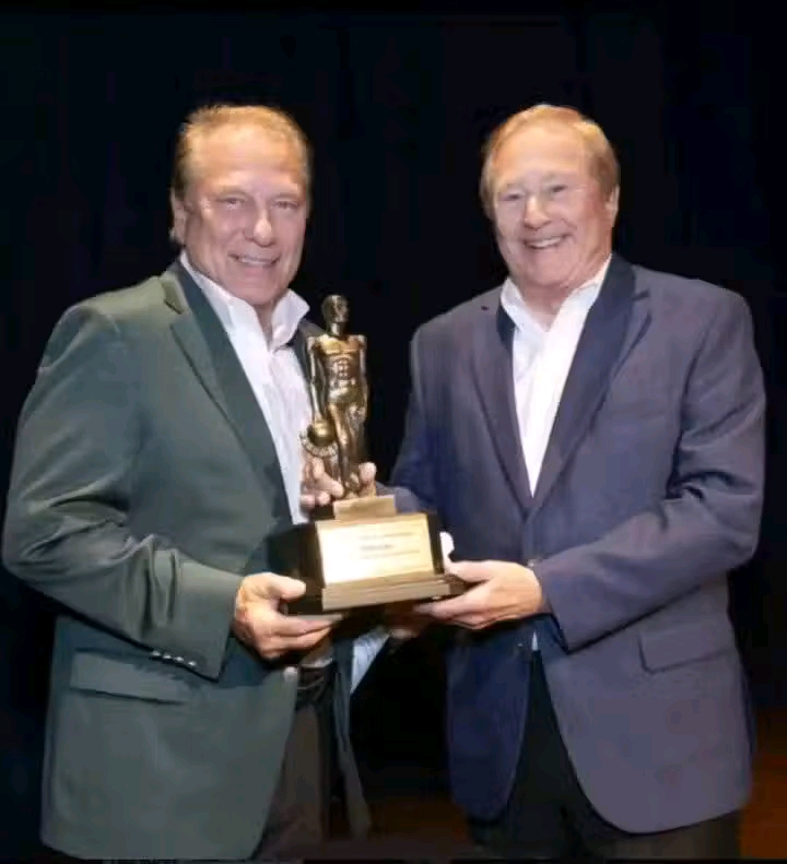 “Tom Izzo’s Historic Coaching Legacy: Michigan State Head Coach Earns the 2025 Legend of Coaching Award and John McLendon National Coach of the Year, Capping a Record-Breaking Run Since 2011”! 