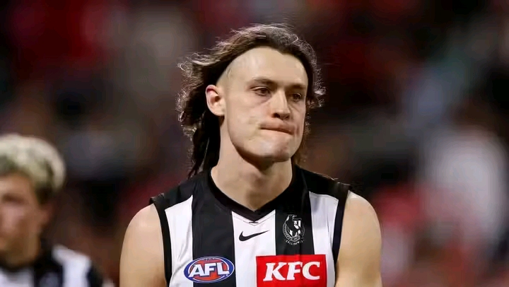 JUST A MINUTE AGO: Darcy Moore Collingwood captain announced the team for sa…