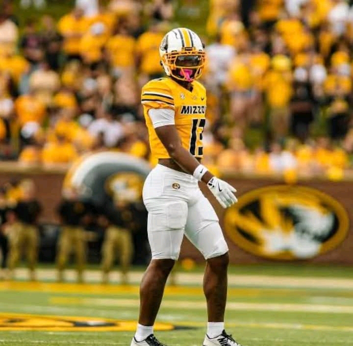 ESPN REPORT: Missouri football Superstar Daylan Carnell has signed a groundbreaking $38 million endorsement deal with Powerade,In a remarkable display of generosity, he has donated $18 million to the program and $4.8 million to an orphanage, solidifying his legacy both on and off the court, Securing a…..