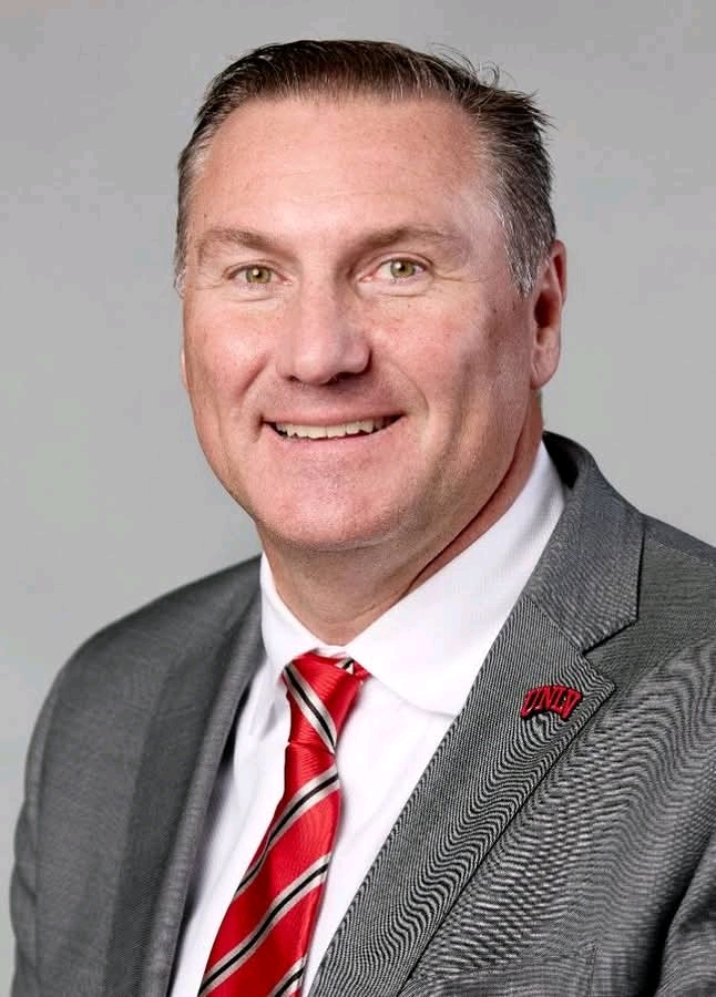 FORMER FLORIDA GATORS HEAD COACH DAN MULLEN PASSES AWAY AT 61, LEAVING A LEGACY OF FOOTBALL INNOVATION AND LEADERSHIP…