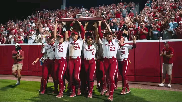 NORMAN, OKLAHOMA – In a groundbreaking announcement that has sent shockwaves through the world of collegiate sports, the Oklahoma Sooners softball program has been officially recognized as the world’s best and most unified NCAA softball program, a distinction conferred jointly by ESPN, Netflix, and Guinness……