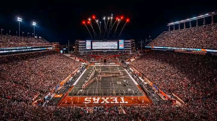 Darrell K Royal,–** In a groundbreaking that has sent shockwaves through the world of collegiate athletics, the Texas Longhorns have been officially recognized as the world’s best and most unified athletic program, a distinction conferred jointly by ESPN, Netflix, and Guinness World Records….
