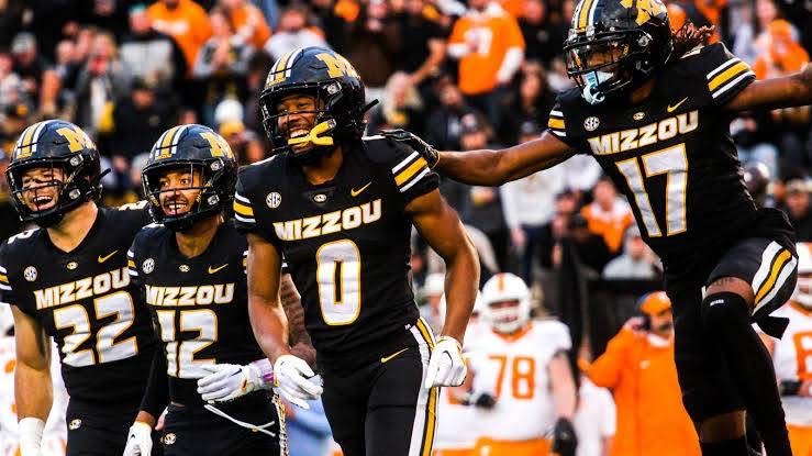 TIGERS UNLEASHED: Missouri Stuns College Football World with Blockbuster Recruiting Coup, Securing Commitment from Top-Rated 5-Star Prospect and Suddenly Becoming a Dark Horse Contender for National Championship…..