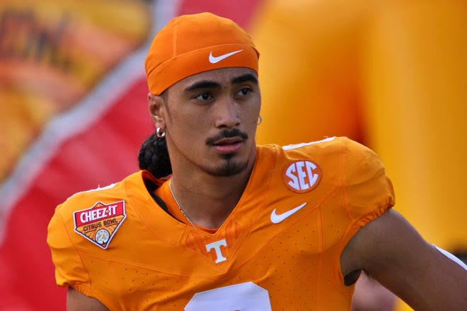 STUNNING BREAKING NEWS :Nico Iamaleava Shockingly reversed his decision, withdraws from the transfer portal, and reaffirms his commitment to the Tennessee vols Tennessee Star Nico Lamaleava Stuns College Football World, Rejects Jaw-Dropping $5.5 Million NIL Offer from Florida Gator, Texas Longhorns to Remain with the Tennessee Volunteers: ‘I Have No Plans Beyond Tennessee…see more…