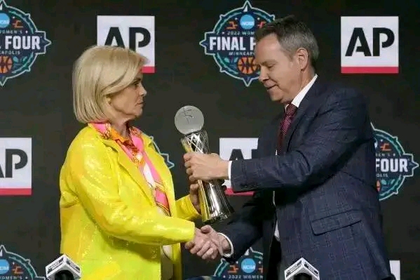 Breaking: LSU tigers women’s basketball head coach kim mulkey named AP women’s baketball Coach of the Year for the third straight year…