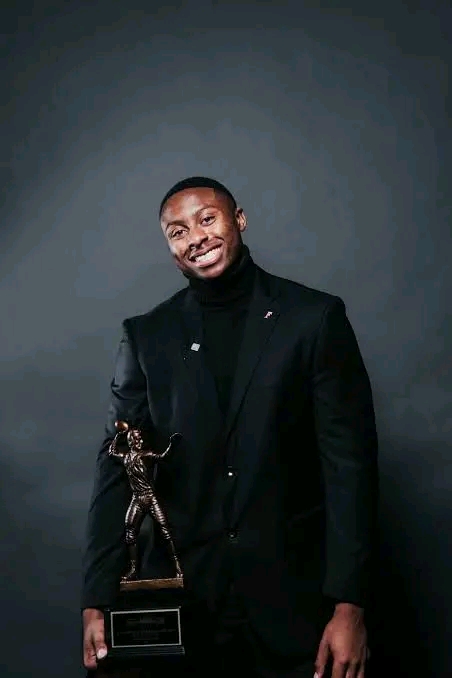 DJ Lagway is officially the first player in the 28 year history of the Florida Gators to win the quarterback player of the year award. A historic day for the….