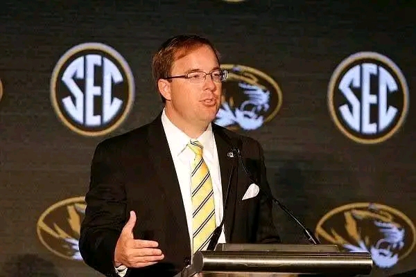 ESPN BOMBSHELL NEWS: Missouri tigers head coach Eliah Drinkwitz shocks college football by rejecting $7.5 million offers from Texas Tech and Florida, reaffirming unwavering loyalty to Missouri. His bold decision stirs controversy, earning praise and criticism alike, while cementing his legacy as a…..