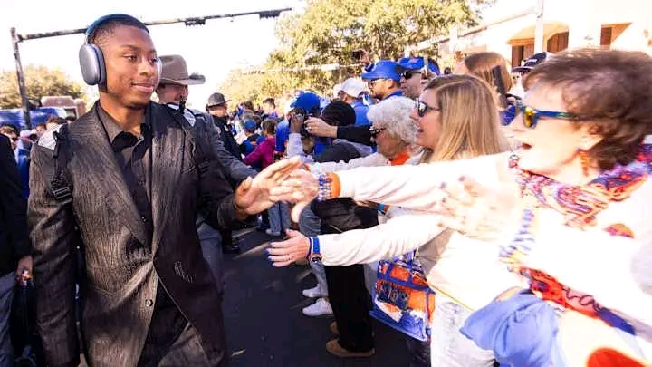 News in: Florida Gators star quarterback DJ Lagway has once again solidified his reputation as not only an exceptional athlete but also a remarkable philanthropist. Lagway, already celebrated for his on-field prowess, has announced a significant $14 million pledge to charity through his newly established Lagway Foundation, in a collaborative partnership with….