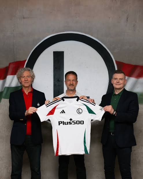 Legia Warszawa pozyskuje wykwalifikowaną kadrę: Czterokrotny mistrz Anglii jest teraz członkiem…