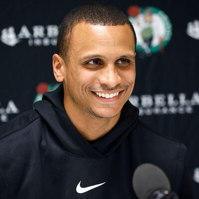 Breaking news: “Lionel Messi surprises Boston Celtics basketball by donating $5.6 million to support Coach Joe Mazzulla and youth programs at titans .”..