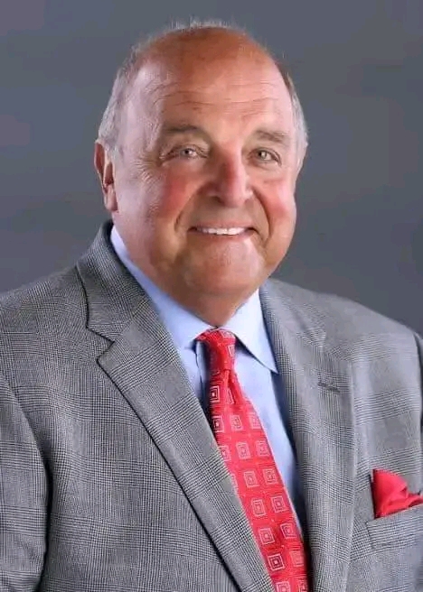🚨 𝐉𝐔𝐒𝐓 𝐈𝐍: 𝐖𝐢𝐬𝐜𝐨𝐧𝐬𝐢𝐧 𝐅𝐨𝐨𝐭𝐛𝐚𝐥𝐥 𝐈𝐂𝐎𝐍 𝐁𝐚𝐫𝐫𝐲 𝐀𝐥𝐯𝐚𝐫𝐞𝐳 𝐭𝐨 𝐁𝐞 𝐈𝐍𝐃𝐔𝐂𝐓𝐄𝐃 𝐈𝐧𝐭𝐨 𝐭𝐡𝐞 𝐂𝐨𝐥𝐥𝐞𝐠𝐞 𝐅𝐨𝐨𝐭𝐛𝐚𝐥𝐥 𝐇𝐚𝐥𝐥 𝐨𝐟 𝐅𝐚𝐦𝐞 🏆🔥     𝐅𝐚𝐧𝐬 𝐂𝐚𝐧’𝐭 𝐒𝐭𝐨𝐩 𝐂𝐫𝐲𝐢𝐧𝐠 — ❞𝐓𝐡𝐢𝐬 𝐌𝐚𝐧 𝐂𝐡𝐚𝐧𝐠𝐞𝐝 𝐎𝐮𝐫 𝐋𝐢𝐯𝐞𝐬❗❞ 🧣
