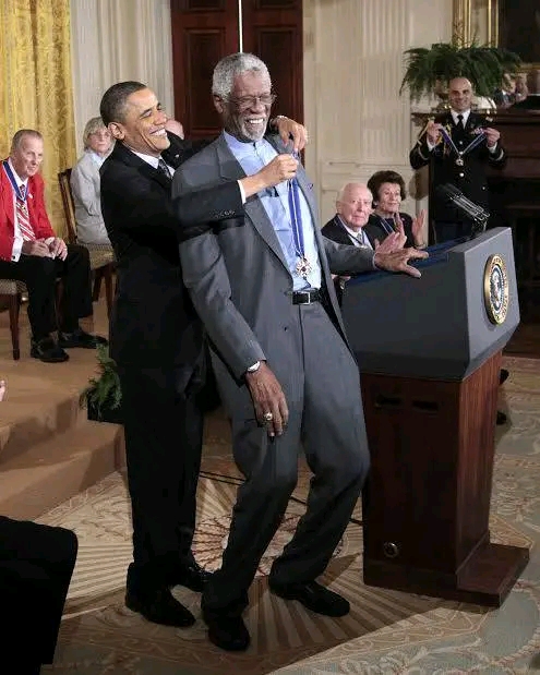 Breaking news: Excitement hit TD Garden stadium as Boston Celtics legendary coach Bill Russell has returned to his team as a senior coaching….