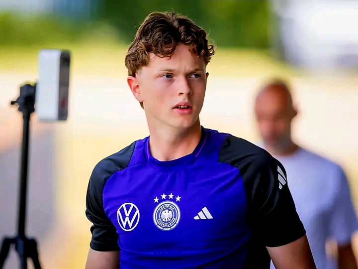 🔄🇩🇪 *Wanner-Beobachtung geht weiter!* PSV drängt auf Bayern-Talent Paul Wanner, da die Entscheidung im August bevorsteht – Leihe oder dauerhafter Abgang stehen an einem entscheidenden Karriere-Scheideweg auf dem Tisch! 🔴⚪ #WannerSaga #FCBayern #PSVChase