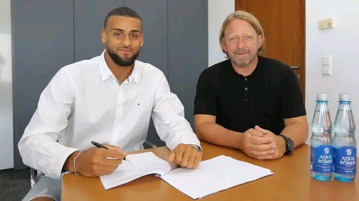 🔥⚽ **Josha Vagnoman setzt ein Zeichen! Juventus und Premier-League-Topclubs abgelehnt – Stuttgart bleibt seine Heimat!** ❤️🖤 Mit klarer Loyalität und großem Herzen erklärt Vagnoman: „Ich habe einen Vertrag zu erfüllen.“ Ein Bekenntnis, das tief beeindruckt und die enge Verbundenheit zum VfB Stuttgart eindrucksvoll unterstreicht…