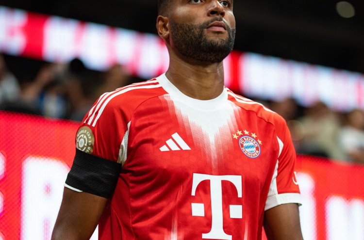 🛡️🔥 **Jonathan Tah betont seine Vielseitigkeit: Bereit für Bayern als RCB und LCB – ein Defensiv-Fels mit Flexibilität, Führungsstärke und Titelhunger! Der Rekordmeister bekommt einen echten Allrounder! 🔴👊**