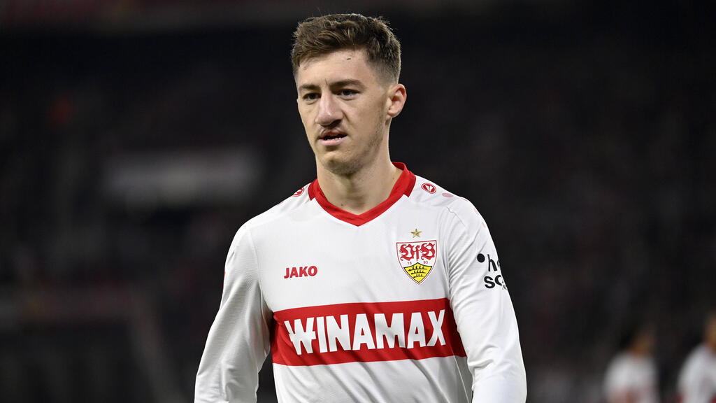 💬🔥 **Treue statt Glamour – Angelo Stiller weist Offerten spanischer Topklubs zurück: „Mein Herz schlägt für Stuttgart! Hier ist mein Zuhause, und ich werde meinen Vertrag mit voller Leidenschaft erfüllen.“ ❤️⚽🇩🇪 #VfB #Stiller**