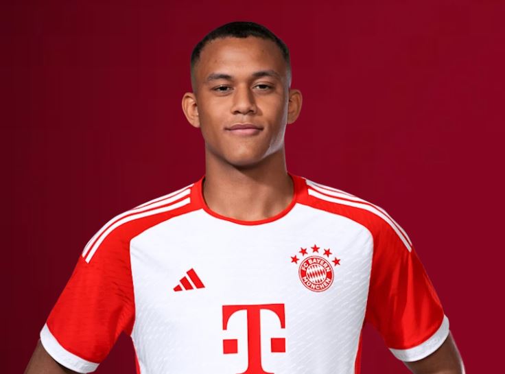 🔁✍️ **Offiziell: Tarek Buchmann verlängert beim FC Bayern und wechselt auf Leihbasis zum 1. FC Nürnberg! Das Abwehrjuwel bleibt Teil der Zukunftsplanung in München, sammelt aber nun wichtige Spielpraxis in der 2. Liga. Ein kluger Schritt für Entwicklung und Durchbruch! 🔴🌟 #Buchmann2027 #MiaSanMia #Leihgeschäft**