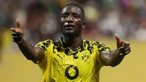 💛🖤 **Unfassbare Großzügigkeit im Profi-Fußball: Borussia Dortmunds Serhou Guirassy verzichtet freiwillig auf seine komplette 2-Millionen-Dollar-Antrittsprämie und spendet sie für den Kampf gegen Obdachlosigkeit – ein historischer Akt des Mitgefühls, der Fans, Medien und die gesamte Sportwelt tief bewegt und inspiriert!**