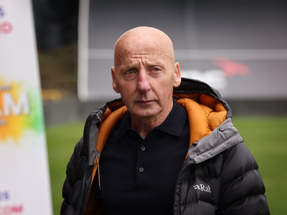 🔥LEGENDARY HOMECOMING🔥 | Wrexham AFC Icon Mickey Thomas Makes a Stunning Return to the Club as Part of the Senior Coaching Team — The Dragon Legend Reignites the Spirit of the Racecourse, Bringing His Passion, Experience, and Unmatched Love for Wrexham Back Where It All Began! ❤️🐉⚽ #WrexhamLegendReturns #MickeyIsBack