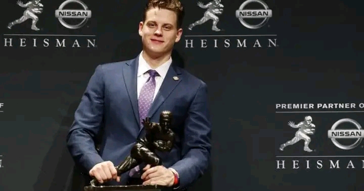 💜🏈𝗝𝗢𝗘 𝗕𝗨𝗥𝗥𝗢𝗪’𝗦 𝗣𝗢𝗪𝗘𝗥 𝗣𝗟𝗔𝗬 𝗢𝗙 𝗟𝗢𝗬𝗔𝗟𝗧𝗬💜 | LSU Legend Joe Burrow Stuns the Football World, Donating Two Ultra-Luxury Team Buses to the LSU Tigers — A Gift of Legacy, Pride, and Love for the Purple and Gold! “We Built This Legacy — Let’s Ride Like It!” 🚍🔥🐯 #BurrowForever #TigersRideInStyle