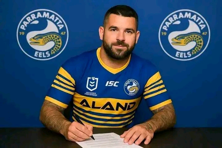 💥💙🐍 𝐀𝐃𝐀𝐌 𝐑𝐄𝐘𝐍𝐎𝐋𝐃𝐒 𝐒𝐇𝐎𝐂𝐊𝐒 𝐍𝐑𝐋! 🐍💙💥 | Parramatta Eels Pull Off a Stunning Coup, Signing Star Halfback Adam Reynolds on a Multi-Year Deal! The Veteran Playmaker Bids Emotional Farewell to Brisbane Broncos, Vowing to Bring His Experience, Leadership, and Magic Touch to Ignite a New Era of Glory at CommBank Stadium! 🏆🔥
