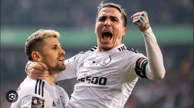 💙⚽ WIELKI POWRÓT SERCA I DUSZY! 💫 Były kapitan Legii Warszawa, Josué Pesqueira, pragnie znów założyć koszulkę z „L” na piersi! 🏟️ „Pieniędzmi nie kupisz szczęścia – Legia to mój dom, moja rodzina!” 💛🔥 Kibice już marzą o jego powrocie, a Warszawa znów czuje magię portugalskiego lidera! 🇵🇹❤️ #LegiaForever