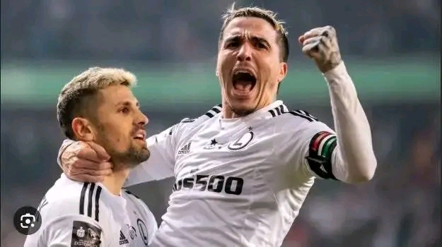 💚🏟️ JOSUÉ PESQUEIRA WRACA DO DOMU! 💛 Były kapitan Legii Warszawa wyznał, że serce wciąż bije dla Wojskowych: „Pieniędzmi nie da się kupić szczęścia. Tęsknię za miłością i wsparciem kibiców.” 💫 Emocjonalny powrót lidera, który pragnie znów poczuć magię Łazienkowskiej! 💚⚔️ #JosueReturns #LegiaForever