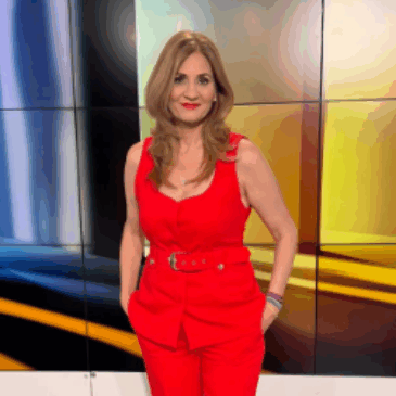 🔥🇷🇴 OFICIAL! ANCA ALEXANDRESCU INTRĂ ÎN CURSA PENTRU PRIMĂRIE! De astăzi, d-na Anca Alexandrescu devine oficial candidatul care promite să schimbe fața orașului – cu viziune puternică, determinare, eleganță și curaj. O voce fermă pentru oameni, un pas mare spre un viitor mai luminos, mai curat și mai corect pentru fiecare locuitor! 🌟